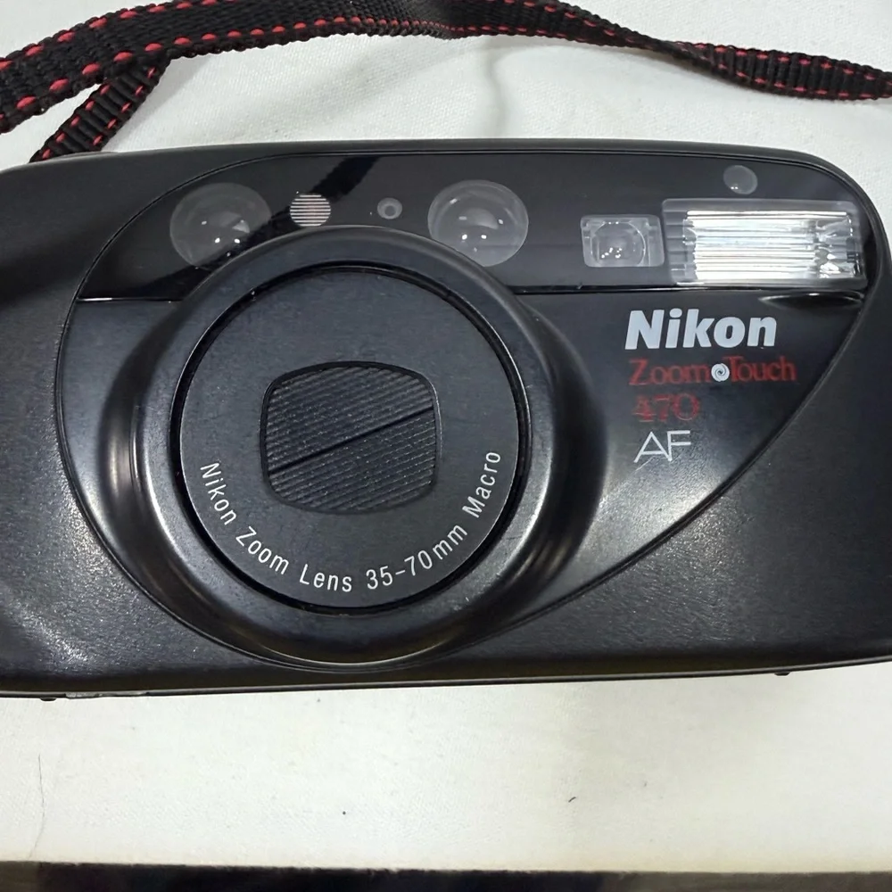 Nikon Zoom Touch 470 QD with case